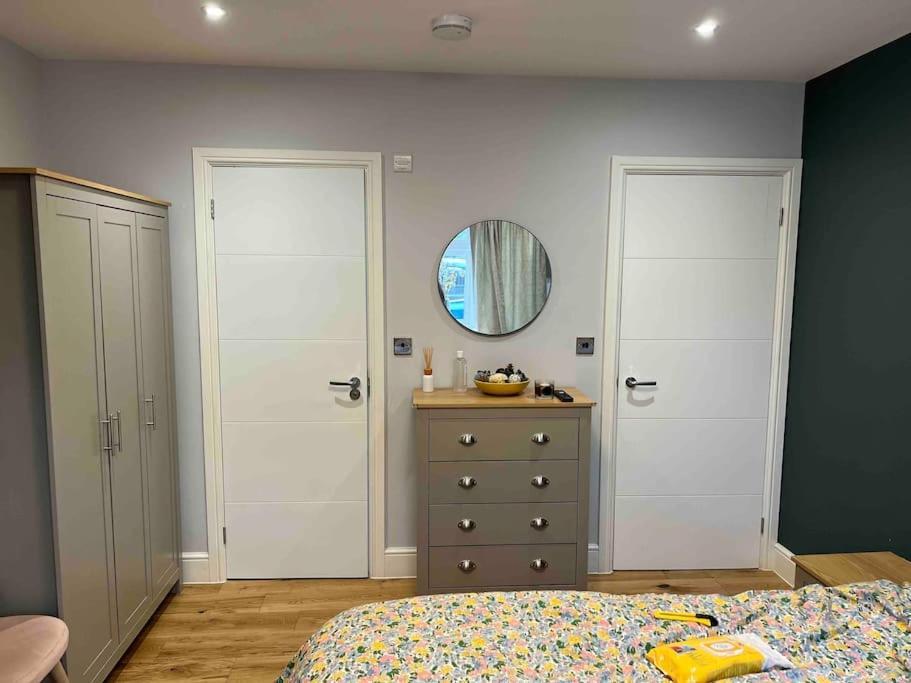 Appartamento En-suite Double - Private Entrance & Free Parking