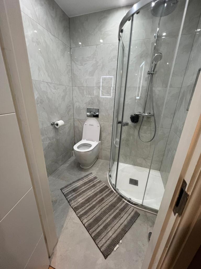 En-suite Double - Private Entrance & Free Parking Appartamento *