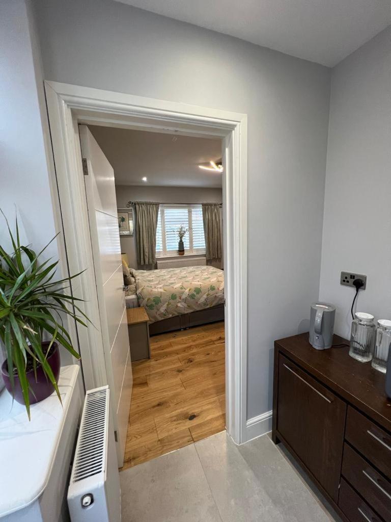 En-suite Double - Private Entrance & Free Parking Appartamento